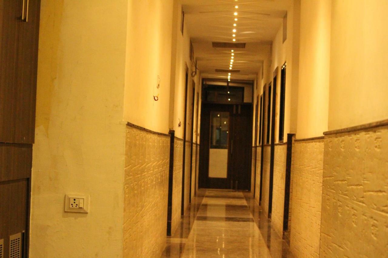 Super Hotel O Shri Shiva Palace Rāipur Buitenkant foto
